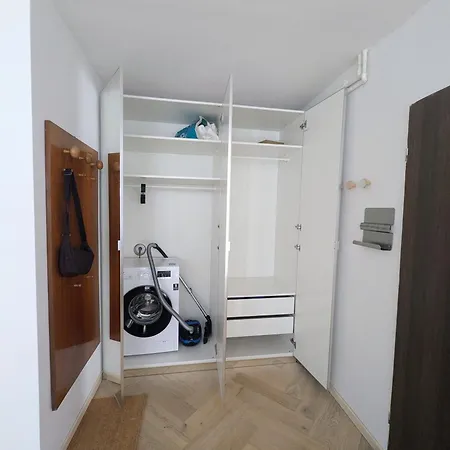 Apartment Mieszkanie Na Parterze Blisko Lotniska I Pociagu Warschau