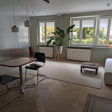 Mieszkanie Na Parterze Blisko Lotniska I Pociagu Apartman Varsó